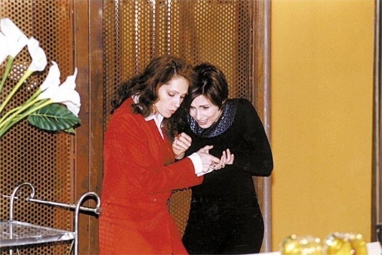 Rafaela (Christiane Torloni) e Leila (Silvia Pfeiffer) mortas na explosão do shopping em 'Torre de Babel'