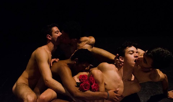 Meninos Também Amam, peça de temática gay é eleita melhor do ano em 2015