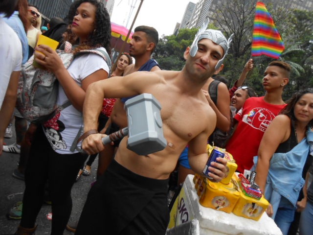 20ª Parada do Orgulho LGBT de São Paulo: confira imagens de homens gostosos e gatos que passaram pela Avenida Paulista