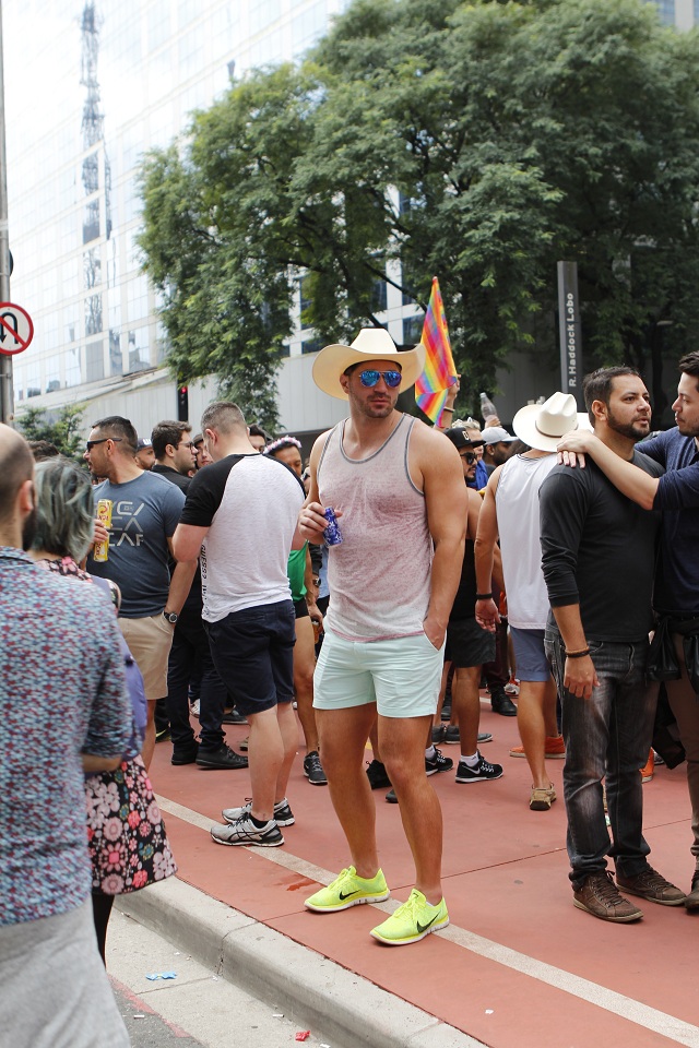 20ª Parada do Orgulho LGBT de São Paulo: veja imagens de gatos e gostosos que passaram pela Paulista