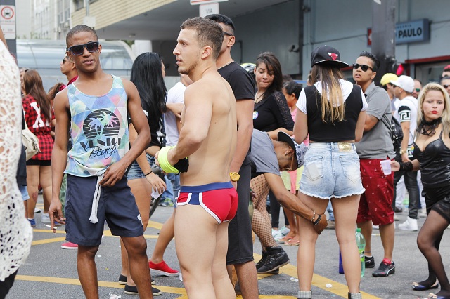 20ª Parada do Orgulho LGBT de São Paulo: confira imagens de homens gostosos e gatos que passaram pela Avenida Paulista