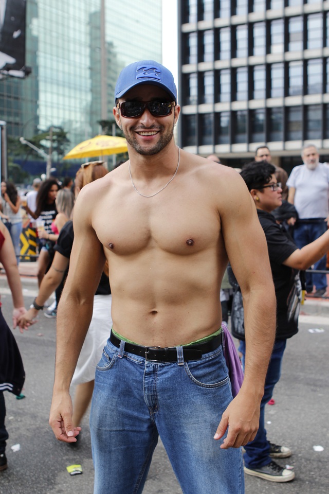 20ª Parada do Orgulho LGBT de São Paulo: confira imagens de homens gostosos e gatos que passaram pela Avenida Paulista