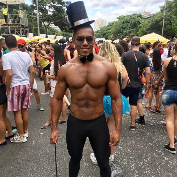 20 imagens do carnaval LGBT na 23 de Maio: Domingo Ela Não Vai, Vou de Táxi, Chá Rouge e Desmanche