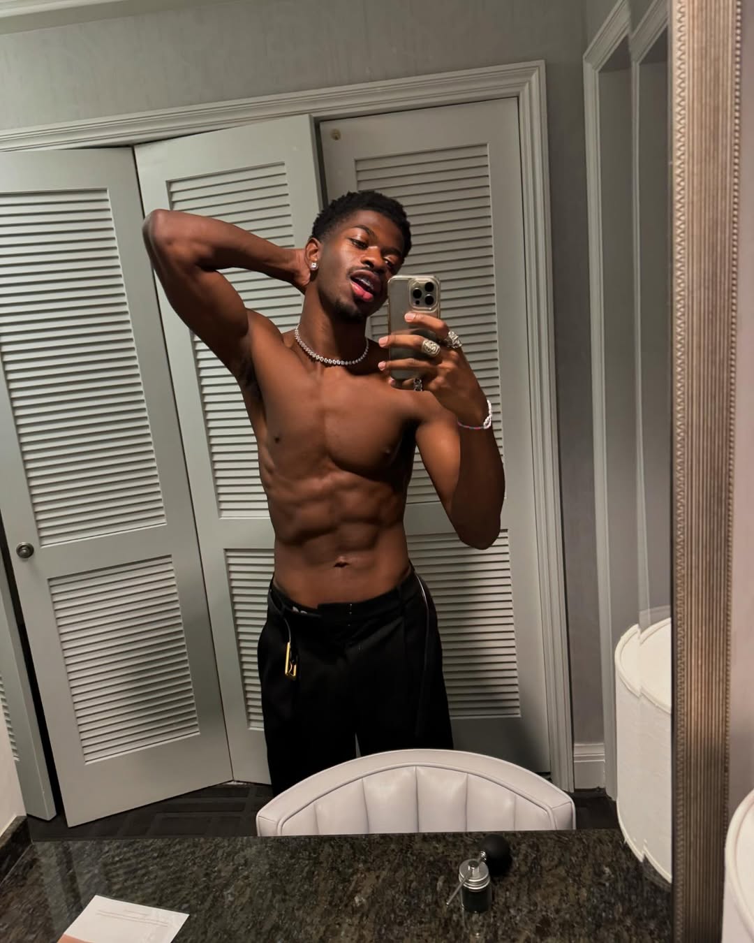 Lil Nas X fala sobre sexo gay e monogomia