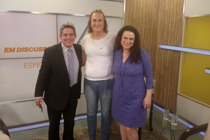 Ana Beatriz Ruppelt é criticada após foto em apoio a Janaína Paschoal