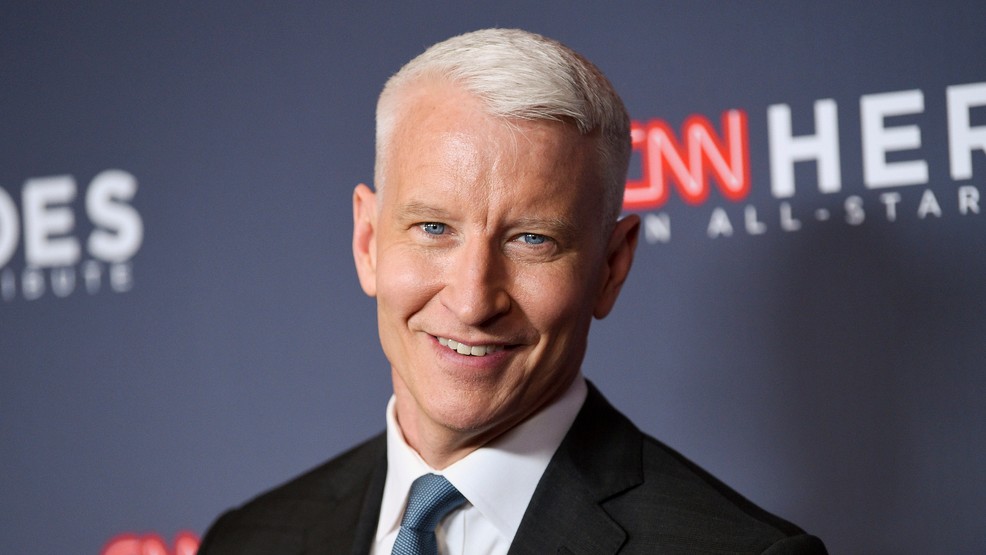 Anderson Cooper, jornalista gay da CNN, mostra fotos do filho, Wyatt
