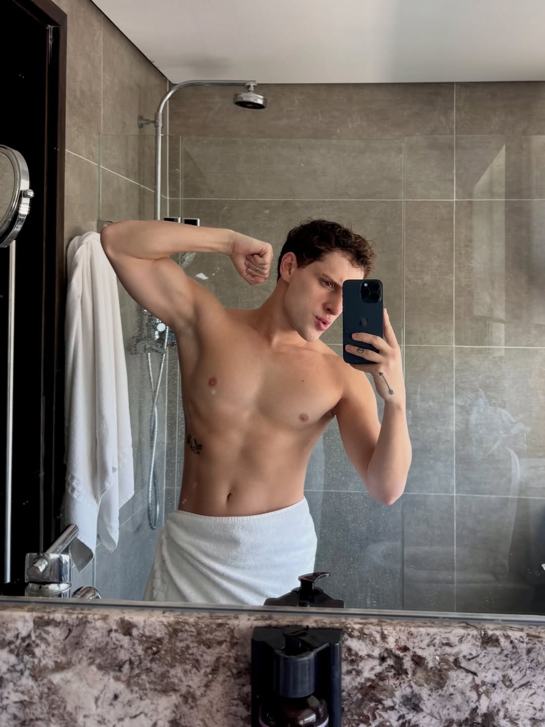 Atores gatos do elenco da novela Coração Acelerado: Diego Martins