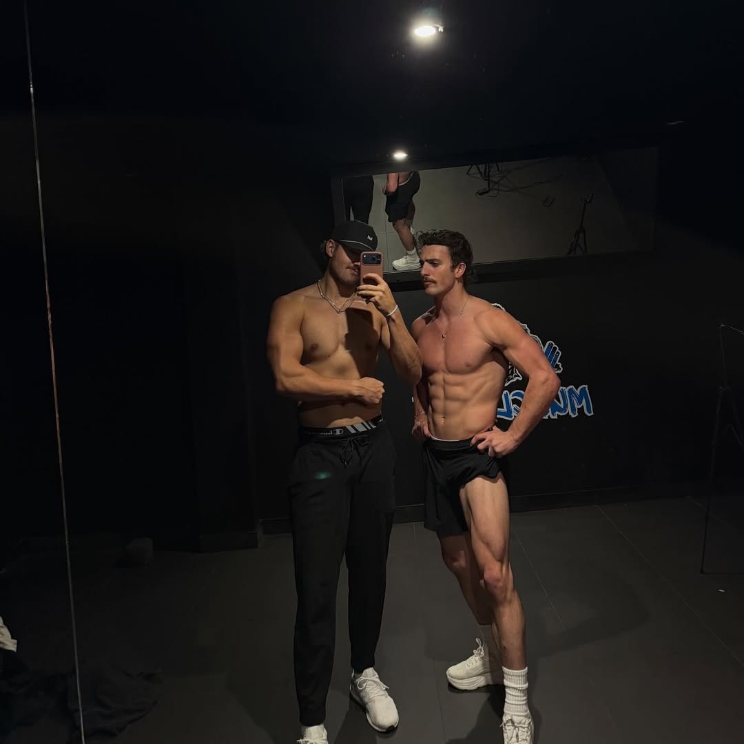 Benson Boone corpo sarado