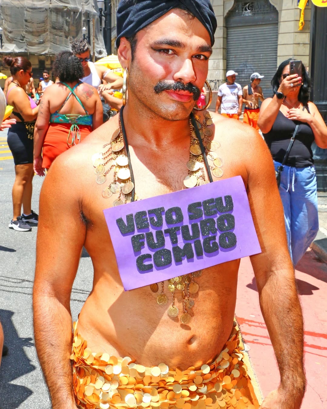 Coletivo Bixa Pare sai com bloco gay no carnaval de São Paulo