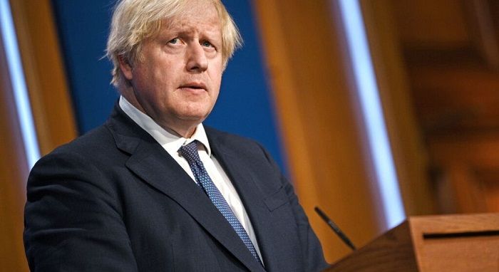 Boris Johnson renuncia após casos de assédio gay
