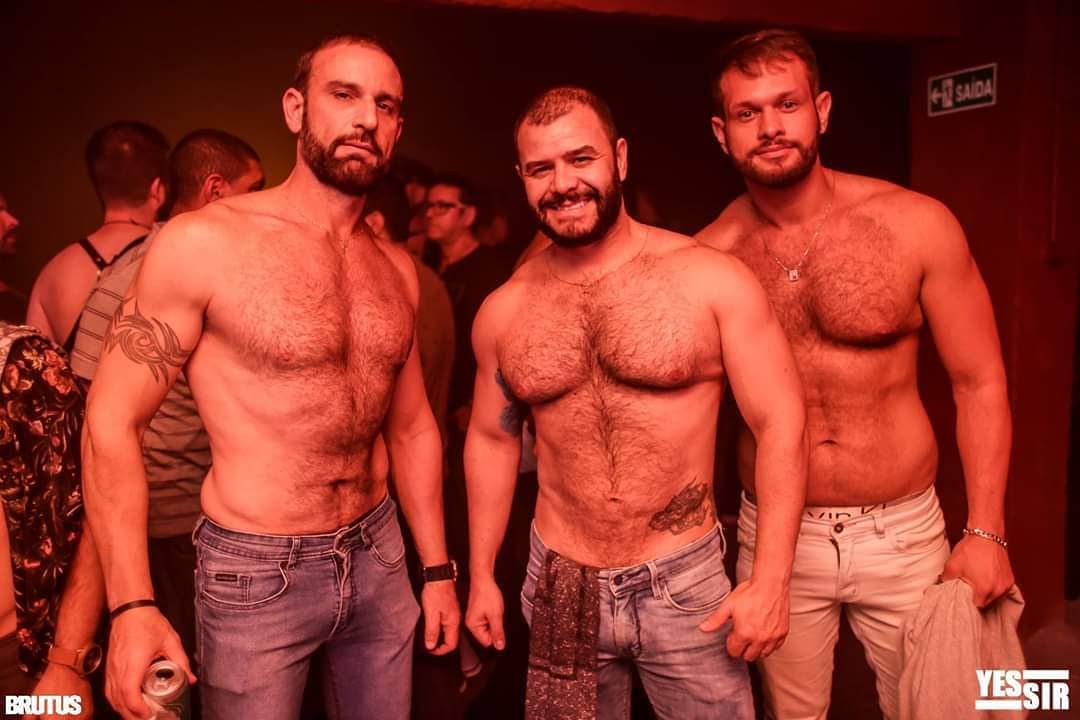 Festa Brutus reúne homens gays na Casa da Luz, em São Paulo