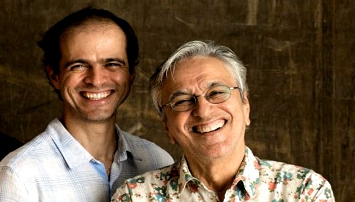Caetano Veloso parabeniza o filho Moreno Veloso por 'reprodução heterossexual'