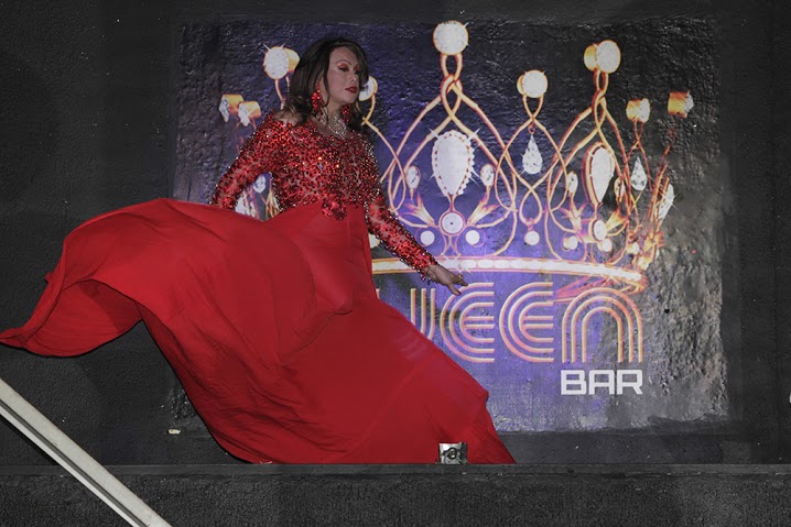 Carla Hellen se apresenta na Terça Trans no Bar Queen