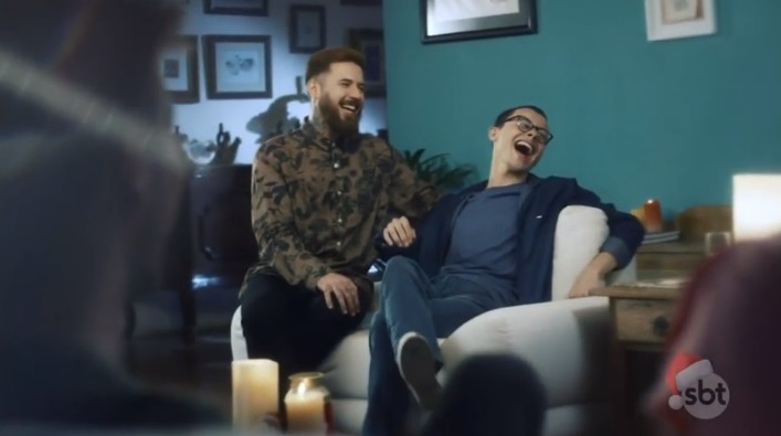 SBT faz campanha com casal gay de fim de ano