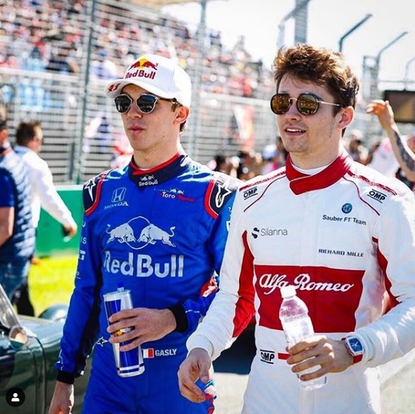 15 fotos do gatinho Charles Leclerc, piloto da Ferrari na Fórmula 1