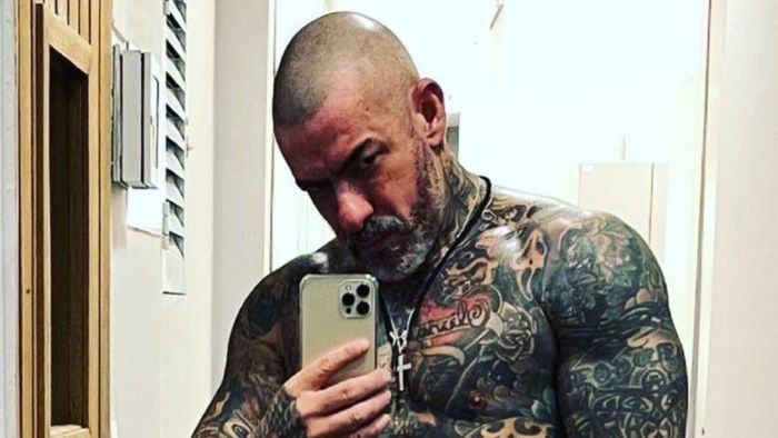 henrique fogaça tatuagem sem camisa sexy gay