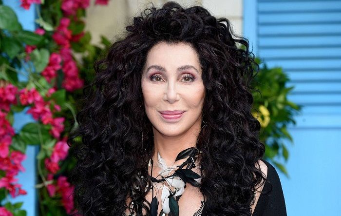 Cher completa 75 anos e anuncia filme sobre sua vida