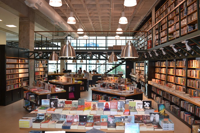 Livraria Blooks tem vários livros gays e LGBT no Shopping Frei Caneca