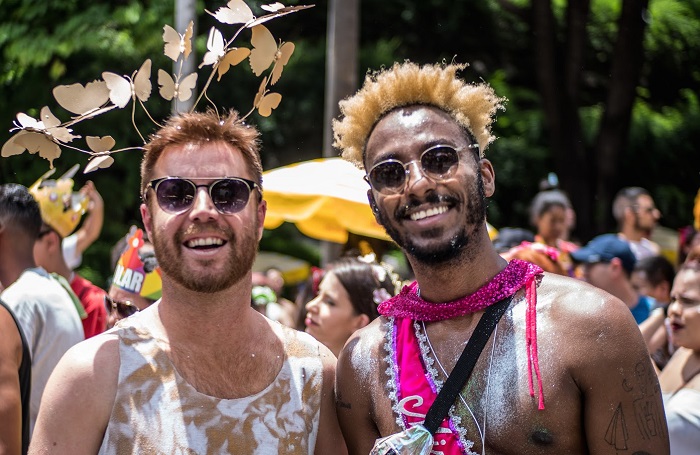 Rodrigoh Bueno e Alberto Pereira Jr., os criadores do bloco amado por gays Domingo Ela Não Vai no carnaval de São Paulo
