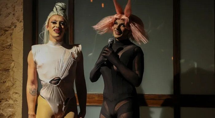 Show de drag queen em bar gay em Beirute, no Líbano, é interrompido por cristãos