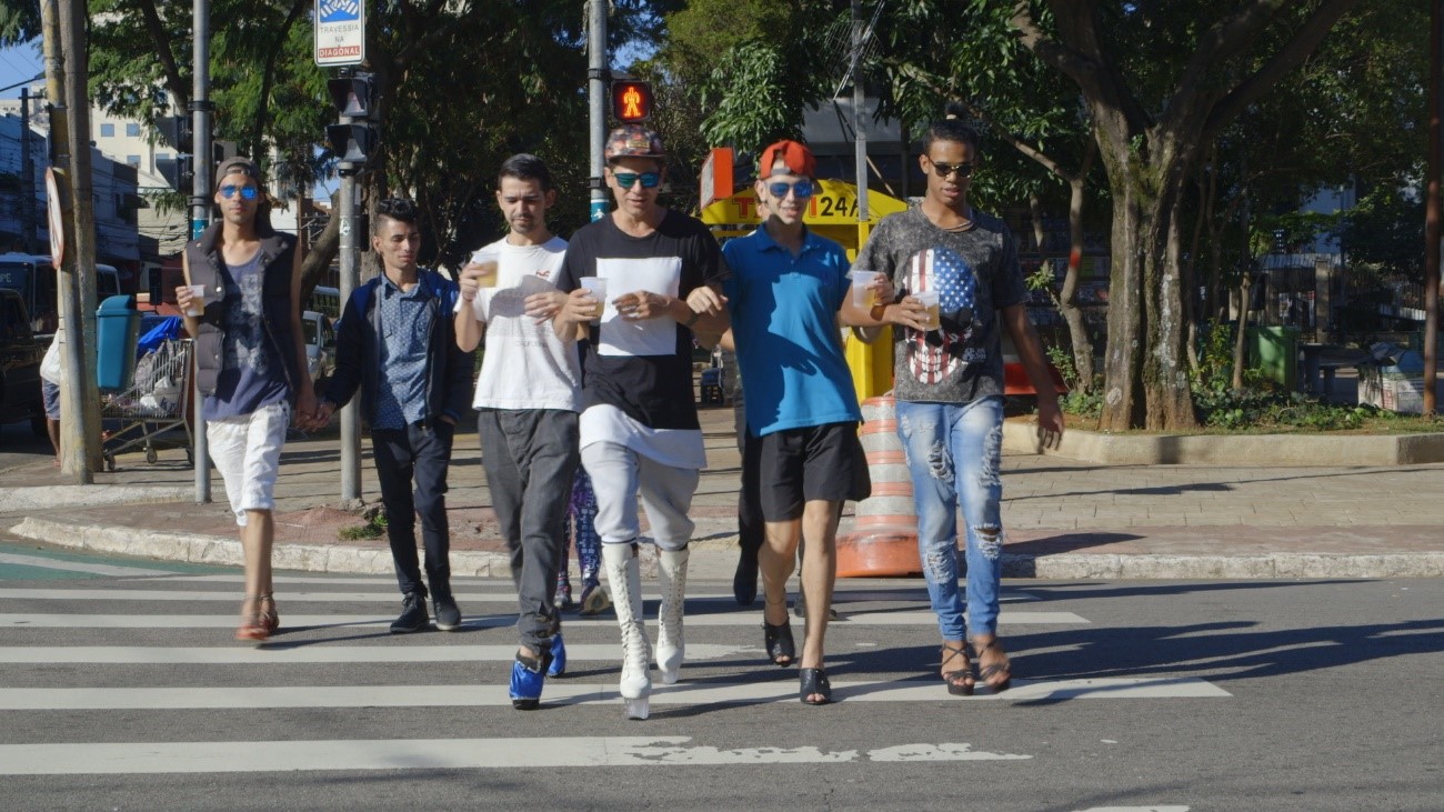 Famílias LGBT são temas de série de André Bomfim e Paula Sacchetta