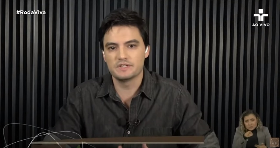 Felipe Neto fala sobre gays e passado homofóbico