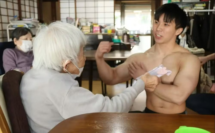 Sarados viram cuidadores de idosos no Japão