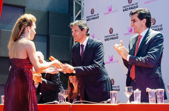 Fernando Haddad e Gabriel Chalita na entrega dos certificados do primeiro ano do Transcidadania às transexuais e travestis participantes