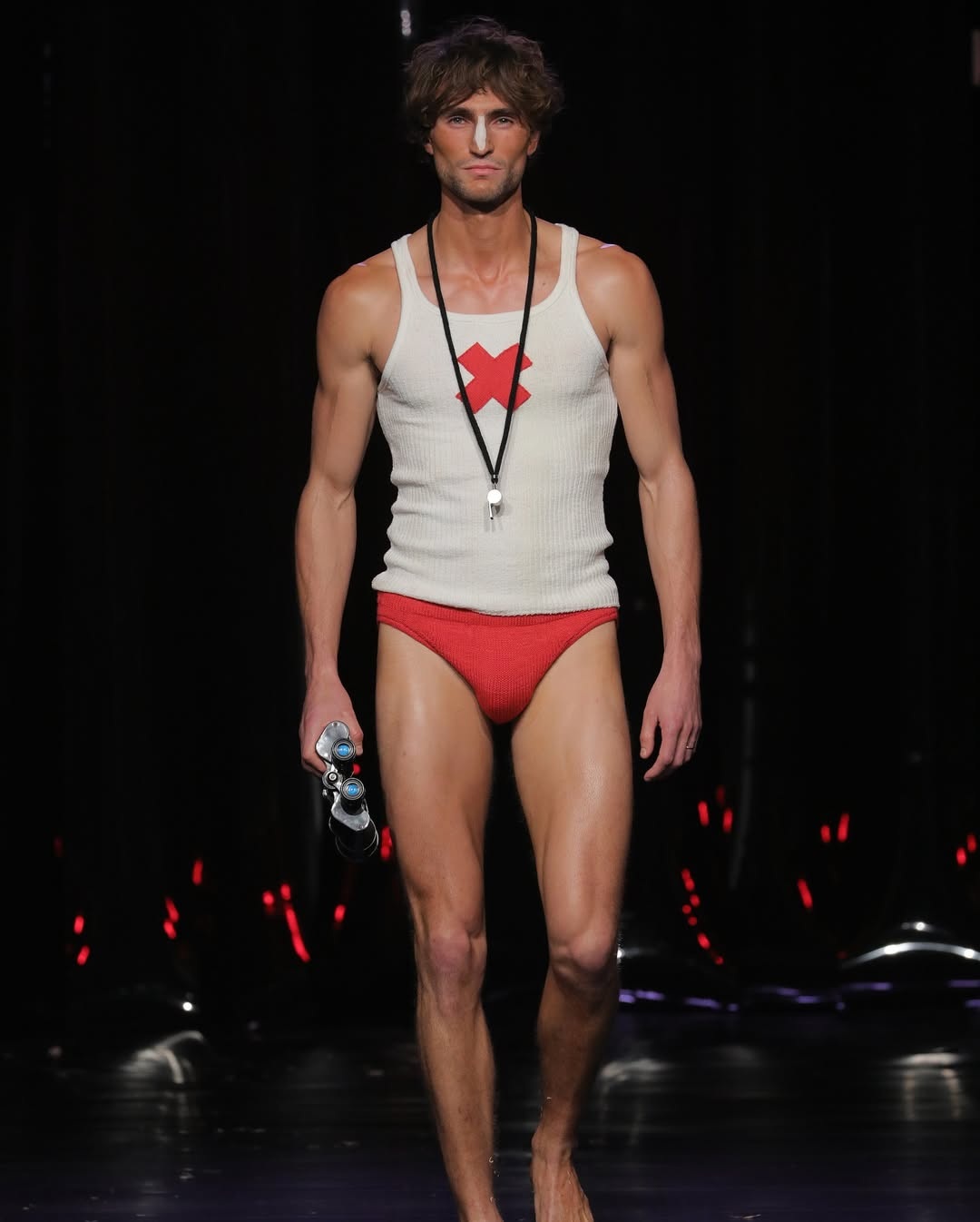 Grindr lança coleção de roupas com lá de ovelhas gays