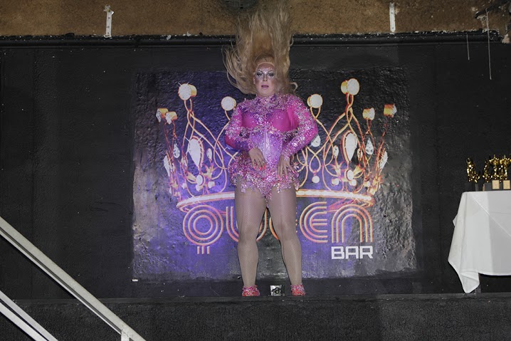 Gysella Poppovic, vencedora do reality Academia de Drags, se apresenta na Terça Trans no Bar Queen
