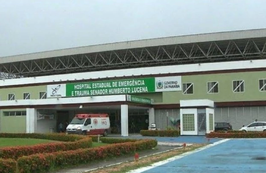 Homem vai ao hospital com hemorragia após enfiar coco no ânus