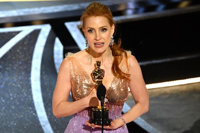 Jessica Chastain vence Oscar com papel de ícone gay e fala sobre suicídio dentre LGBT