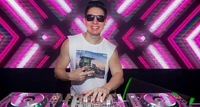 John W: DJ bate recorde no Top 30 Gay Brasil
