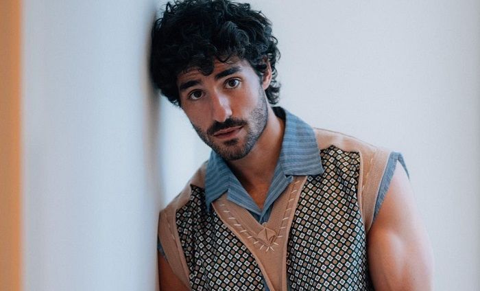 José Condessa: ator fala de beijo gay