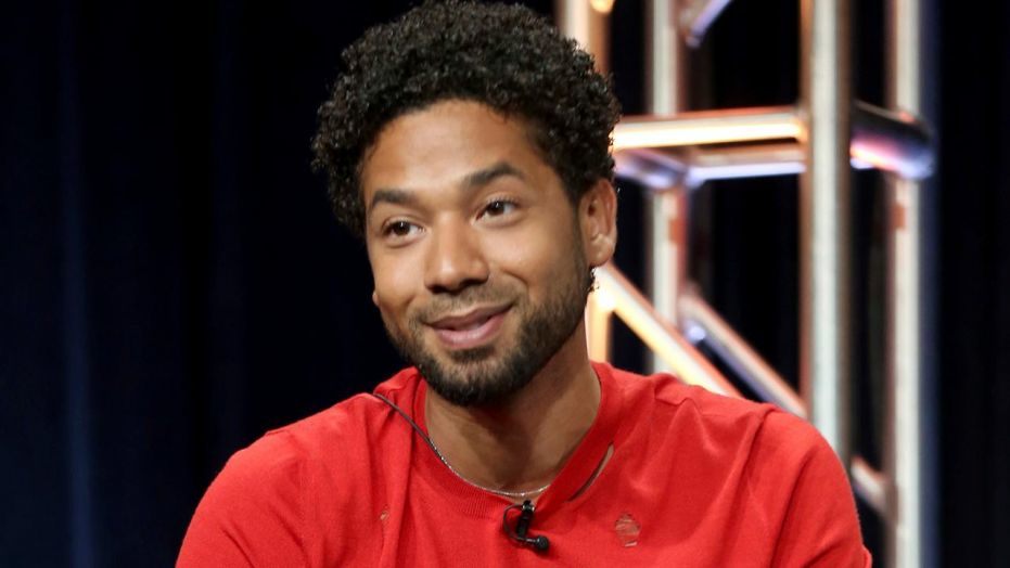 Jussie Smollett recebe 16 acusações na Justiça por inventar ataque homofóbico