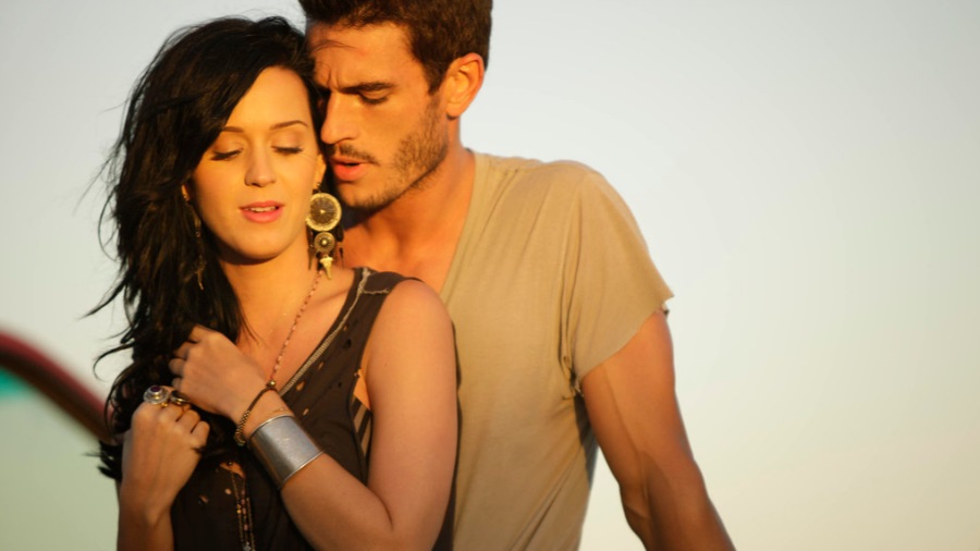 Katy Perry é acusada de assédio pelo ator do vídeo Teenage Dream