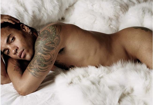 Lenny Kravitz sarado e sexy pelado