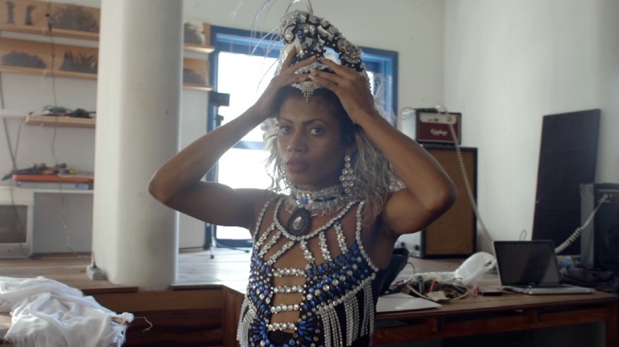 Leona Vingativa: youtuber transexual é tema de programa do canal a cabo Prime Box Brazil