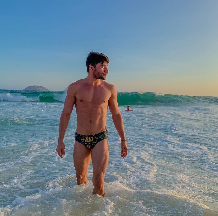 Ator de pornô gay Lucas Almeida morre de covid-19