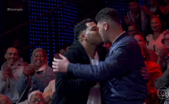 Beijo gay no Domingão com Huck
