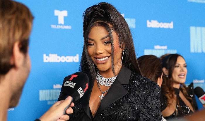 Ludmilla passa vexame ao tentar falar em espanhol em evento da Billboard