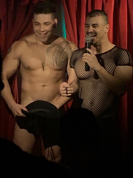 Lugares gays para ver show de strippers e go-go boys em São Paulo: Cabaret da Cecília