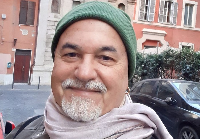 Luiz Mott: famoso ativista gay está preso na Itália em meio à pandemia do coronavírus