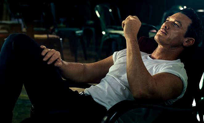 Luke Evans: ator assumidamente gay fala que nunca teve vergonha de ser gay