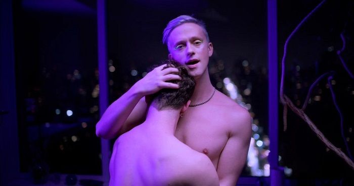 Magnus Riise: cantor norueguês lança clipe com sexo gay
