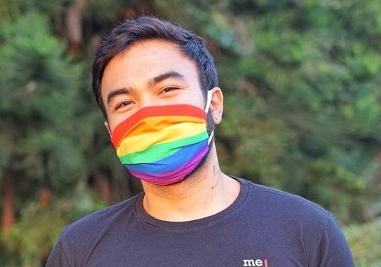 Mauro Sousa fala sobre orgulho gay ao dar resposta sobre máscara arco-íris
