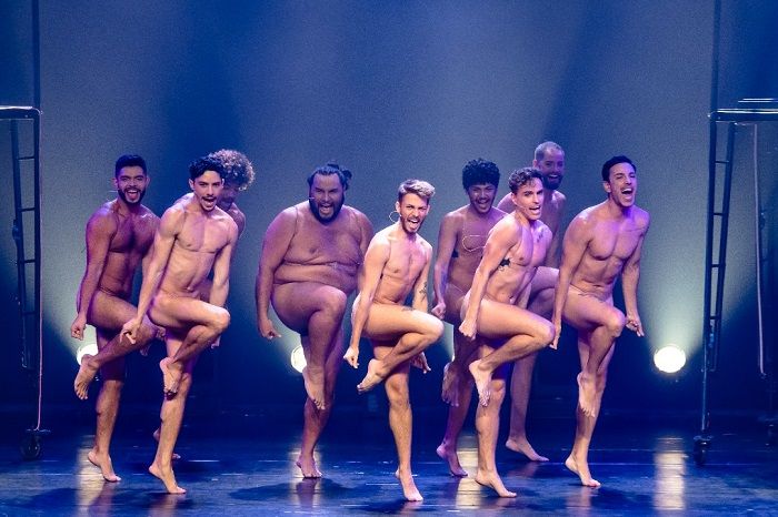Naked Boys Singing!: peça gay em cartaz no Teatro Shopping Frei Caneca