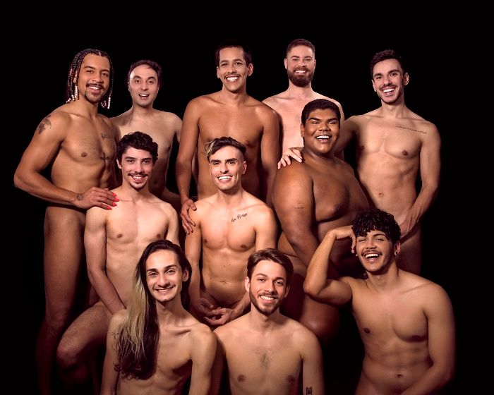 Naked Boys Singing!: peça gay com atores pelados estreia no Teatro Sérgio Cardoso em São Paulo