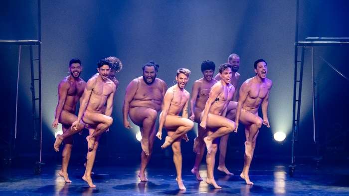 Naked Boys Singing!: peça gay tem elenco todo pelado