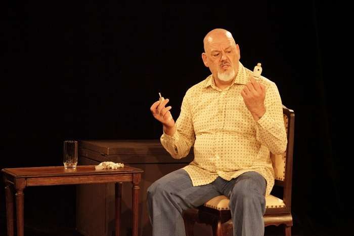 Peça gay no Teatro Commune fala da solidão de idosos
